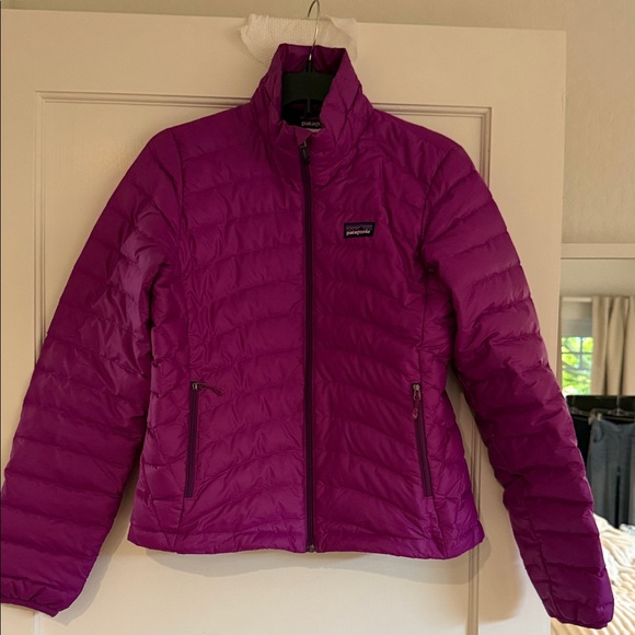 Patagonia Women's Fuchsia(ish) Puffer Jacket - Picture 1 of 3
